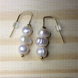 Fresh water pearl gold earring